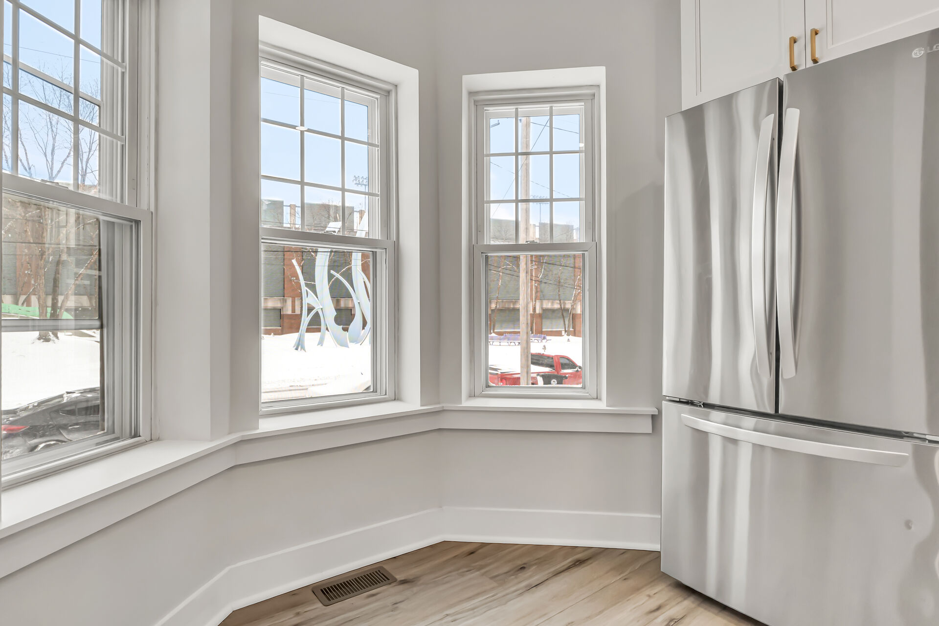 Dining nook (in units 1653 & 1655)